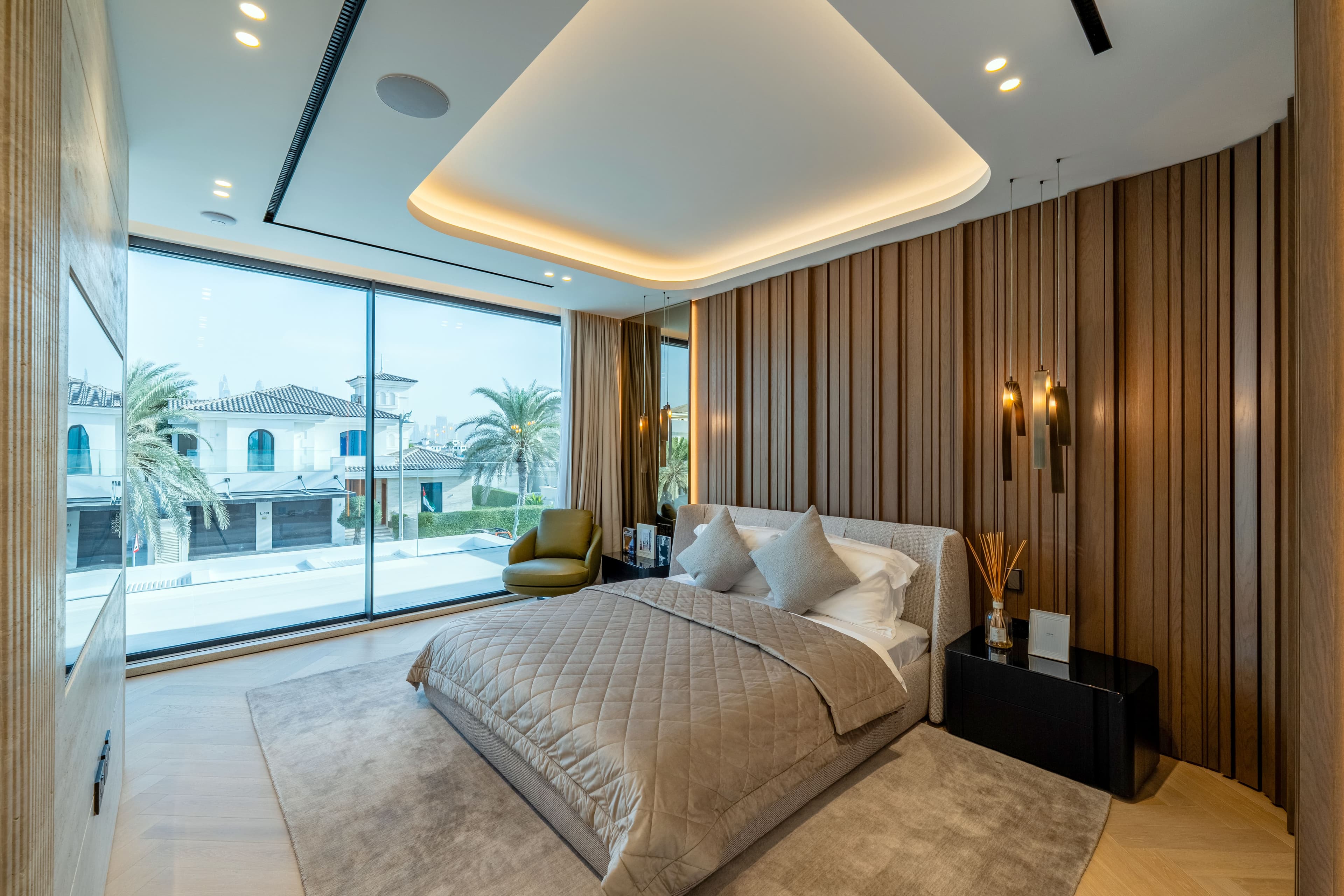 A Garden Homes Villa with Direct Beach Access - Image 2