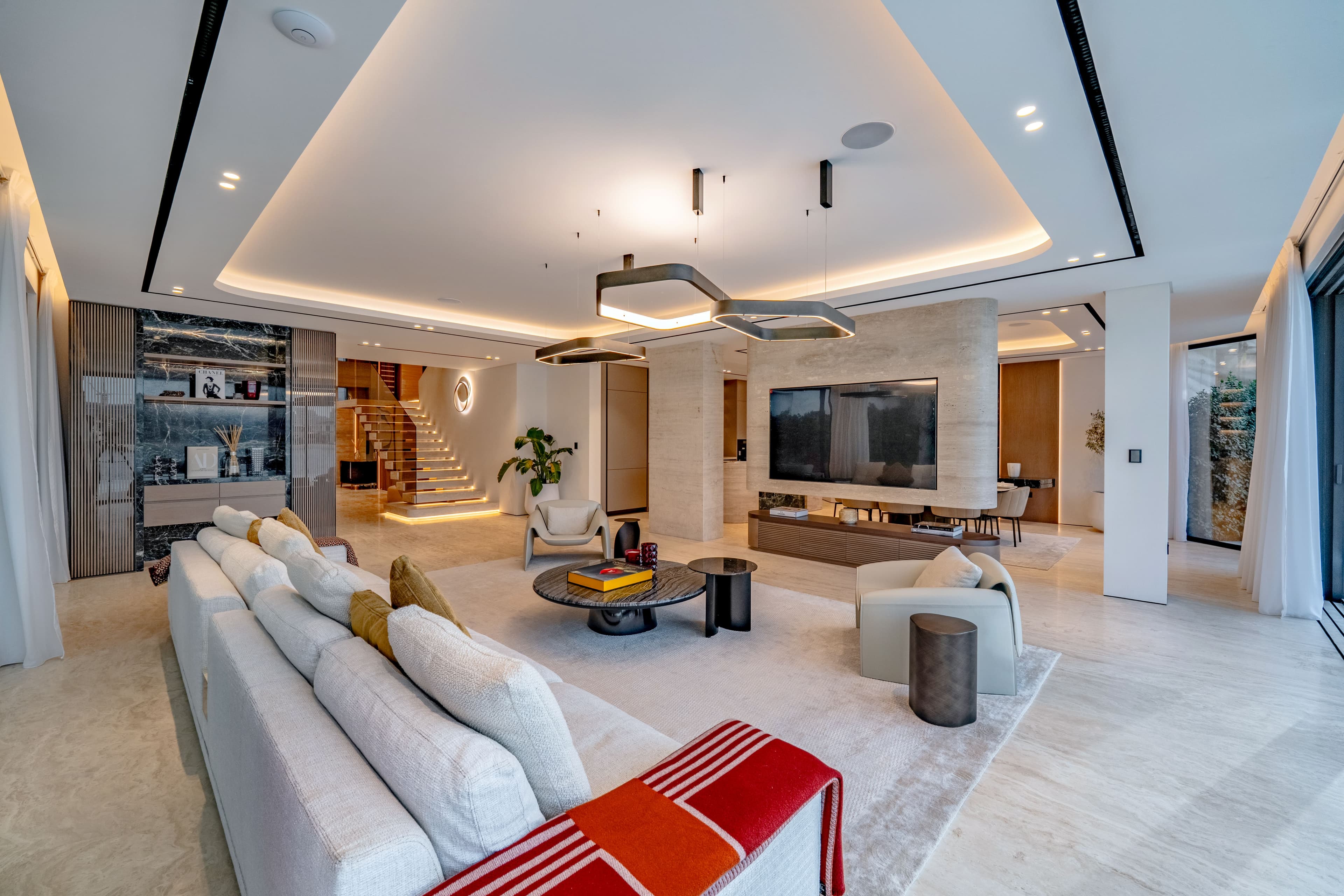 A Garden Homes Villa with Direct Beach Access - Image 3